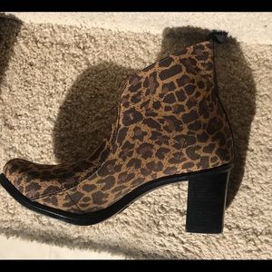 NWOT Leopard Chunky Heel Bootie 7